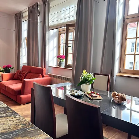 Maya's Flats & 65 - A Perfect 3 Flat In The Old Town